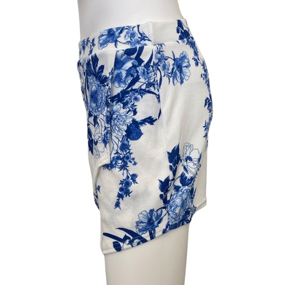 Nia Porcelain Print Crepe Mini Skort - Picture 4 of 11